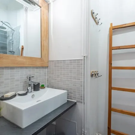 Apartment Cosy 40m With Balcony In The Heart Of *