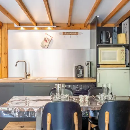 Cosy 40m With Balcony In The Heart Of *