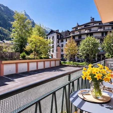 Warm Haven In With Balcony Apartament