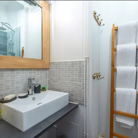 Appartement Warm Haven In With Balcony *