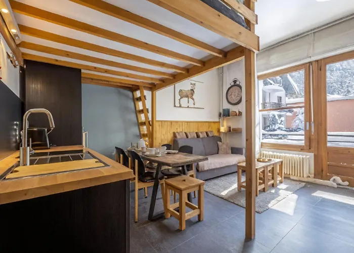 Warm Haven In With Balcony Chamonix